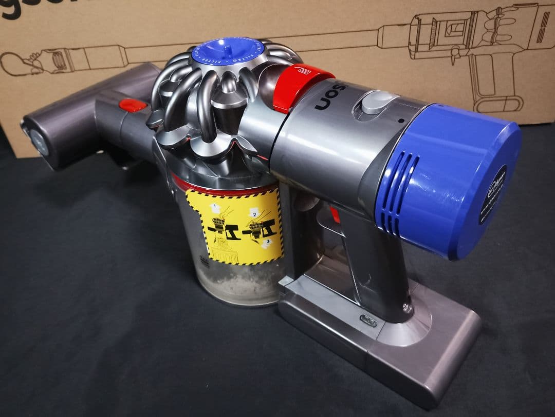 ★美品 Dyson ダイソン V8 fluffy+ SV10 掃除機 サイクロン