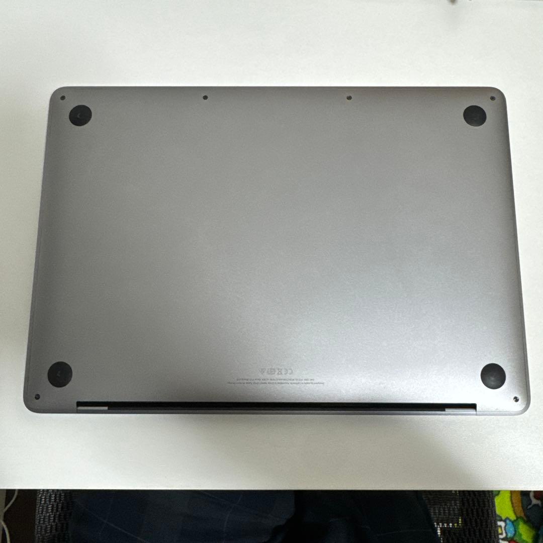 13インチ　MacBook Pro 本体　スペースグレー