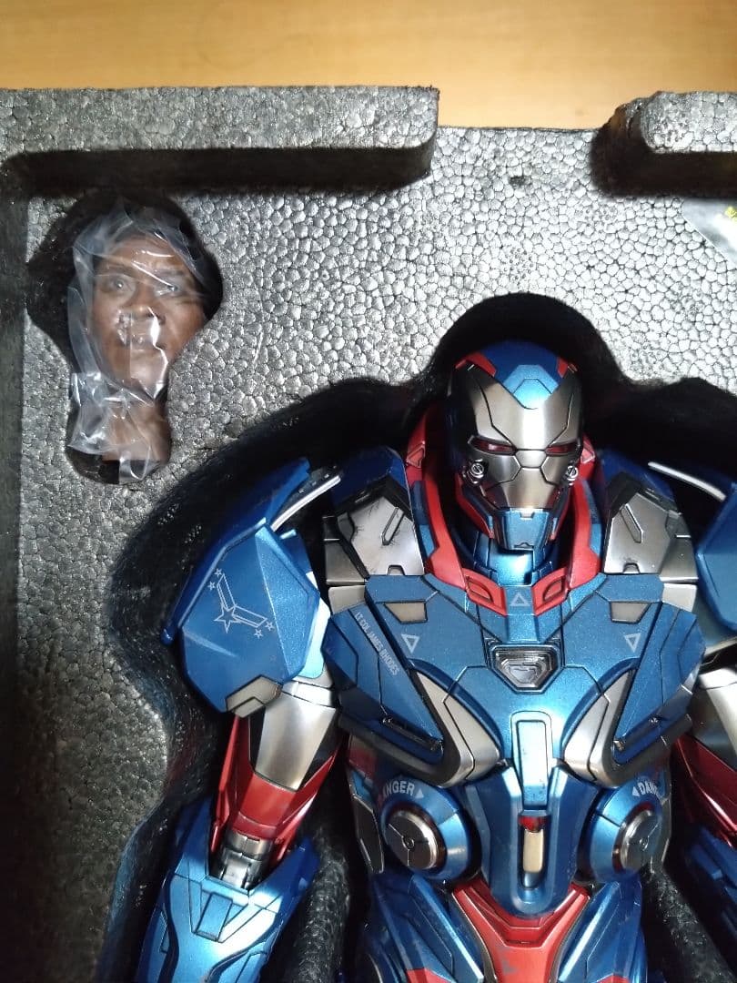 ホットトイズ　アイアンパトリオット