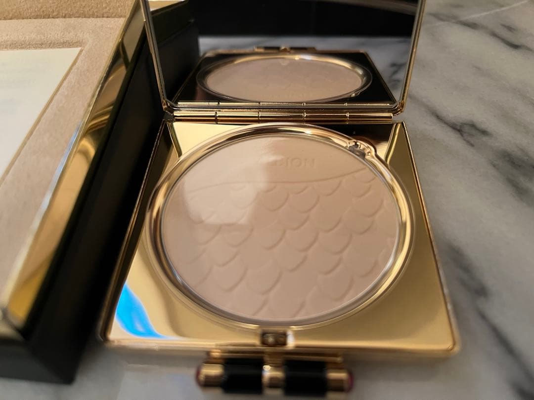 アルビオン　ブルガリ　コラボ　レガァーメ　フェイスパウダー