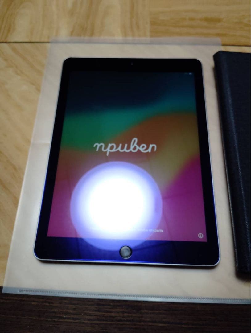 Apple iPad 第6世代　WI-FIモデル　シルバー カバー付き　美品