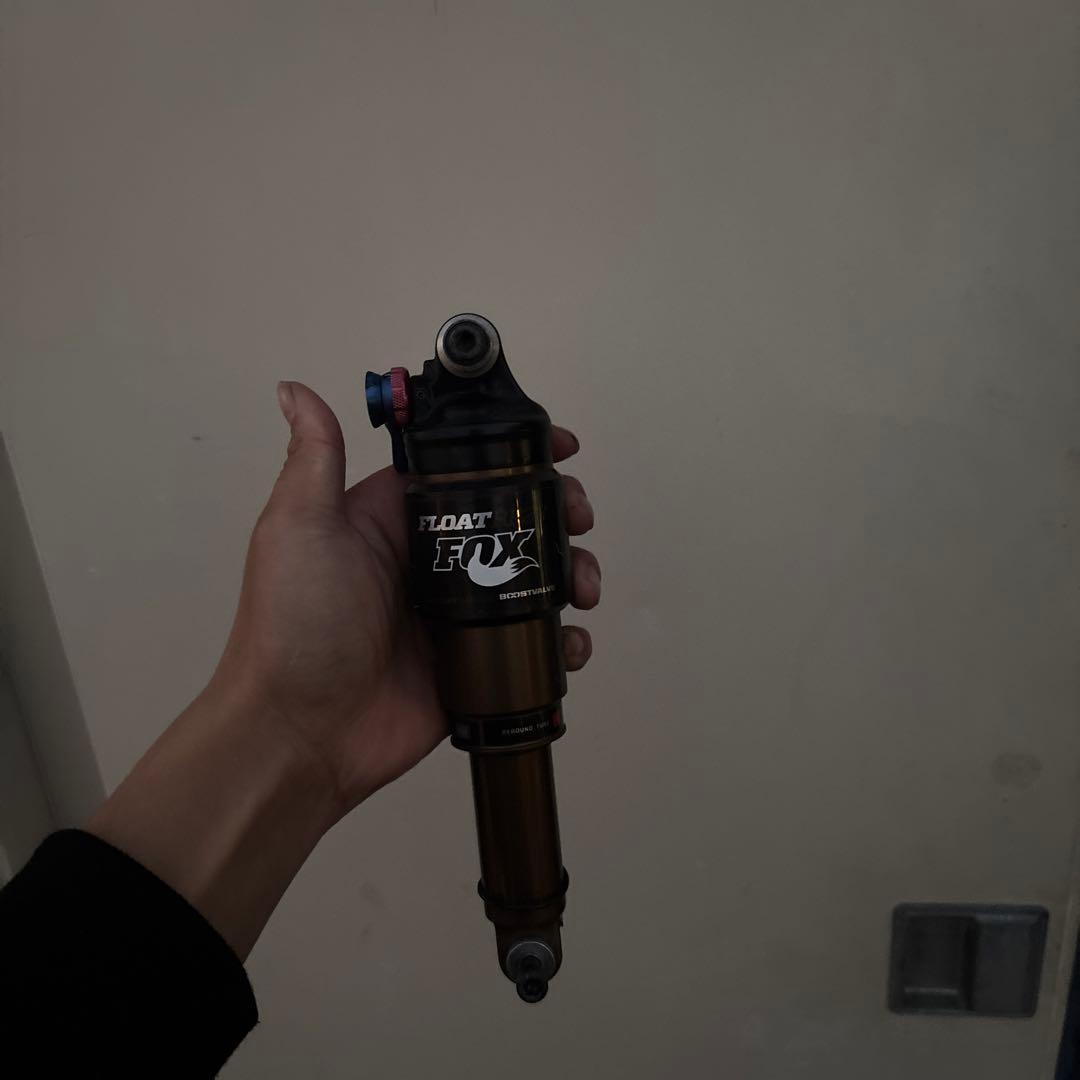 FOX FLOAT リアサスペンション