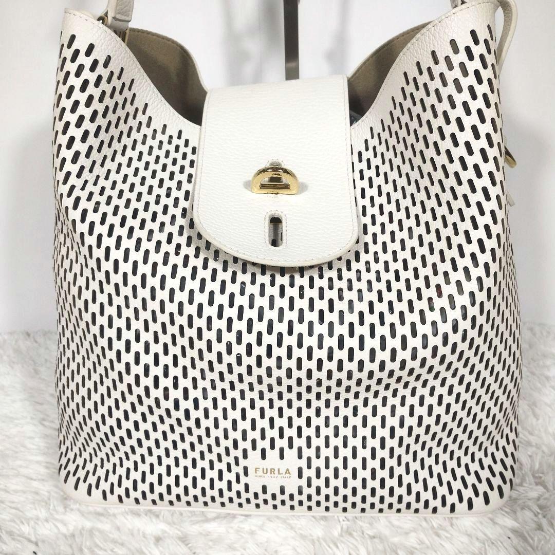 未使用級◎フルラ ネット M ホーボー ワンショルダー　パンチングレザー A4可