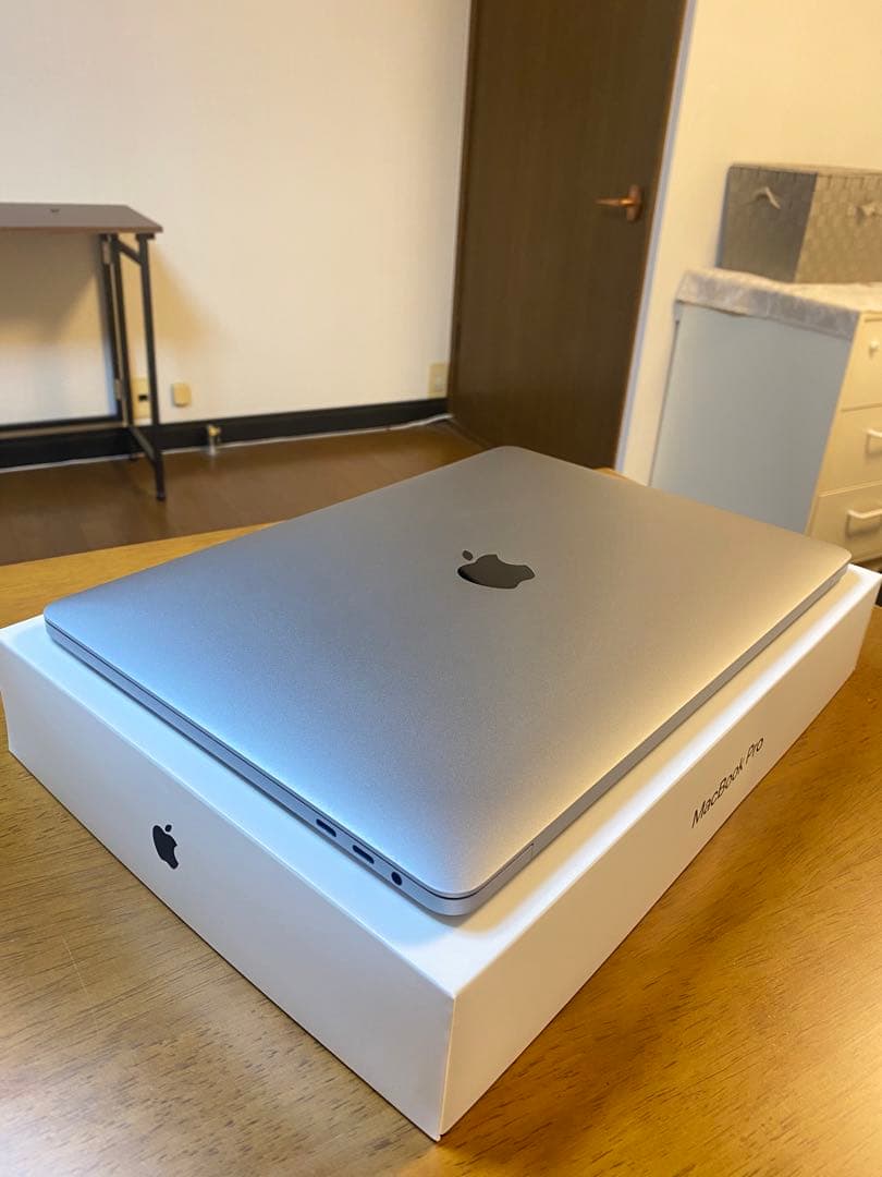 美品 MacBook Pro 13インチ SSD 512/Touch Bar