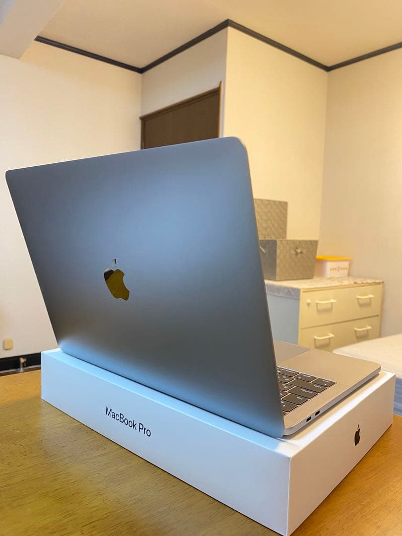 美品 MacBook Pro 13インチ SSD 512/Touch Bar