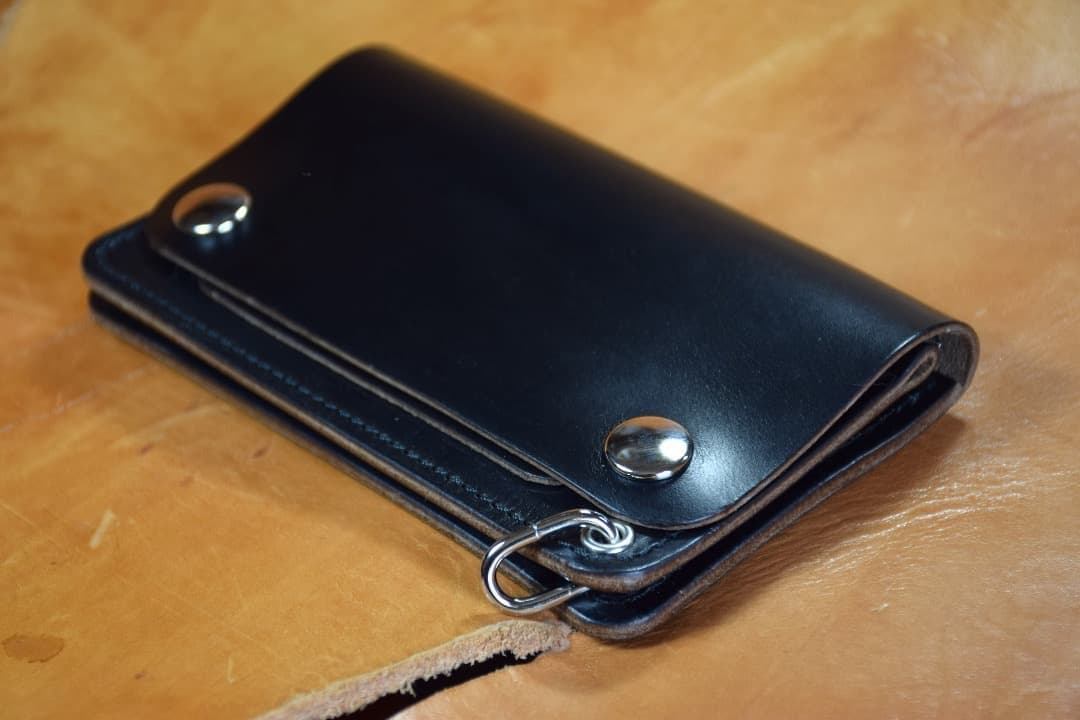 Horween社　クロムエクセル　トラッカーウォレット　ミドルサイズ 　黒　茶芯