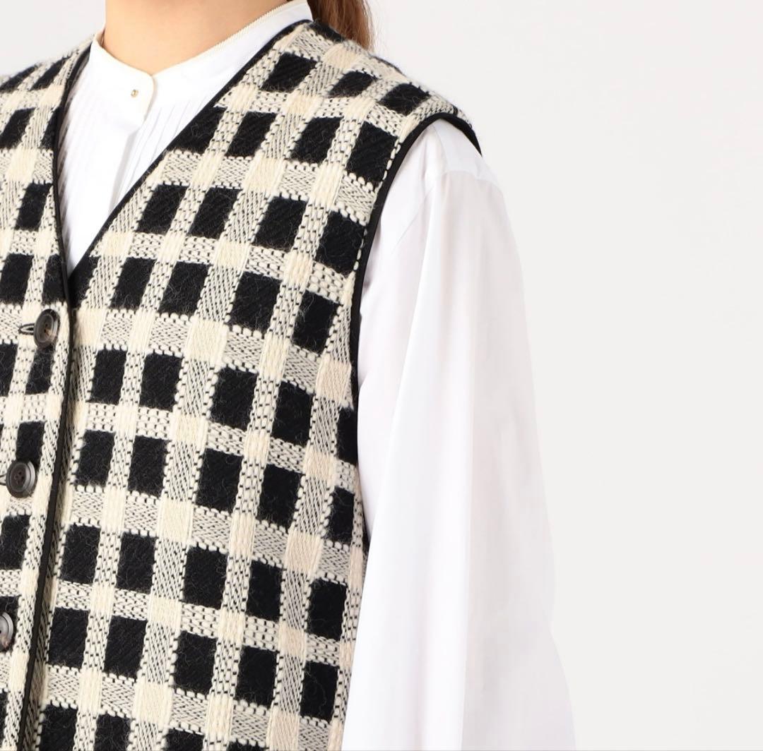 TOMORROWLAND 　タッタ—シェパード ファーペプラムジレ