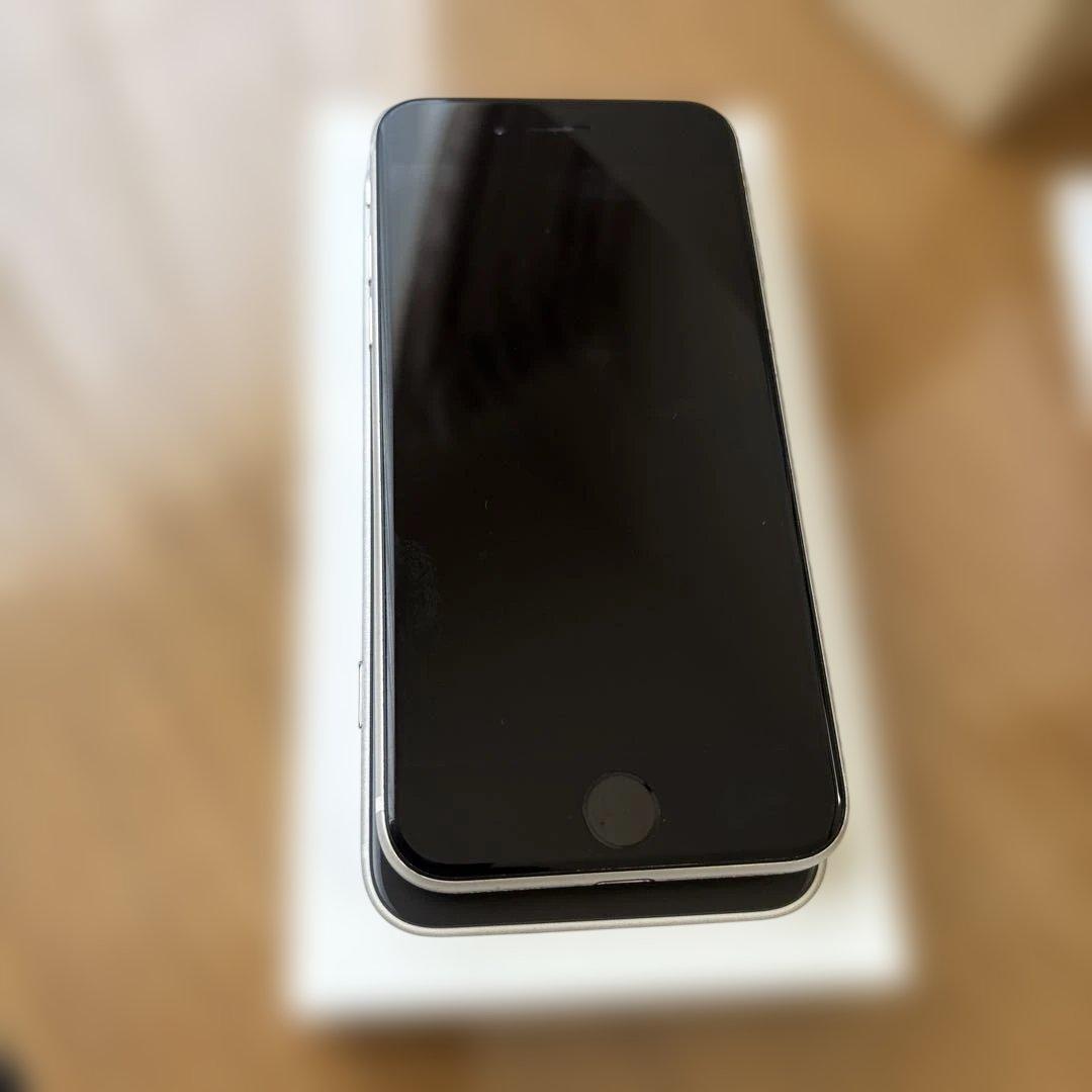 iPhone SE 第三世代　64GB ホワイト