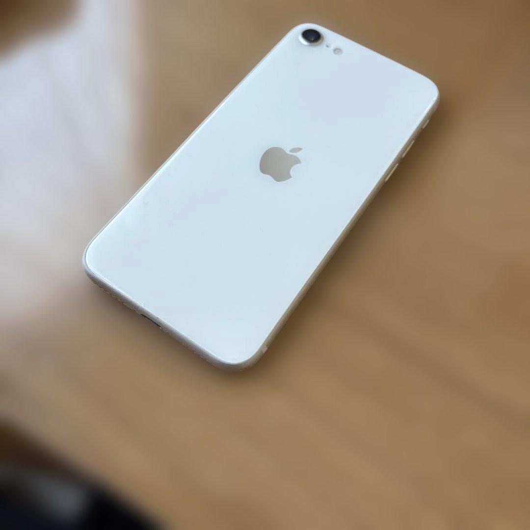 iPhone SE 第三世代　64GB ホワイト