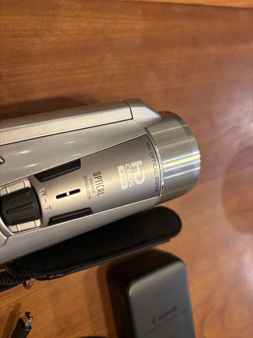 ビデオカメラ CANON ivis HFM51 video camera