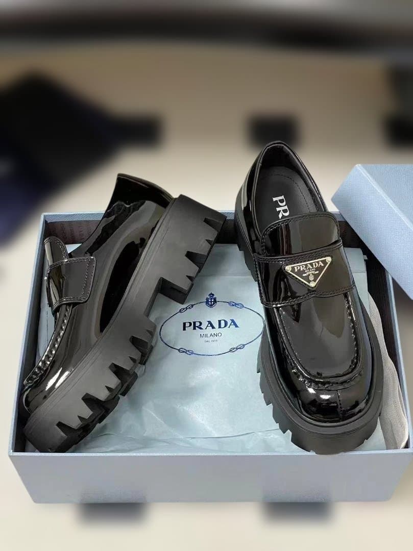 PRADA ブラックローファー 37