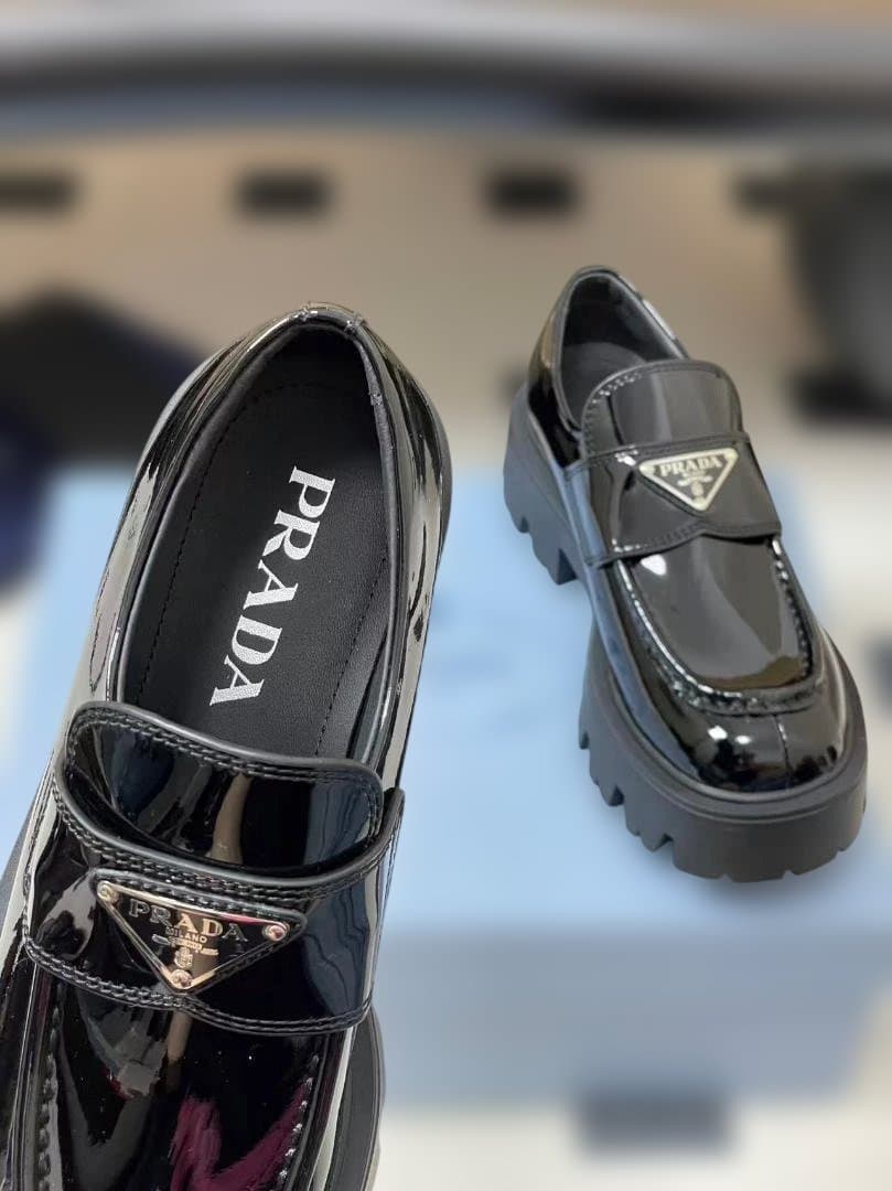 PRADA ブラックローファー 37
