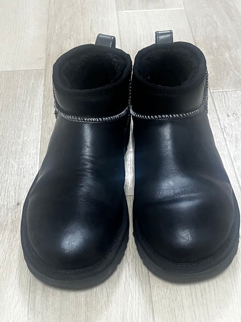 【UGG】Classic Ultra Mini LTHR Regen ブーツ