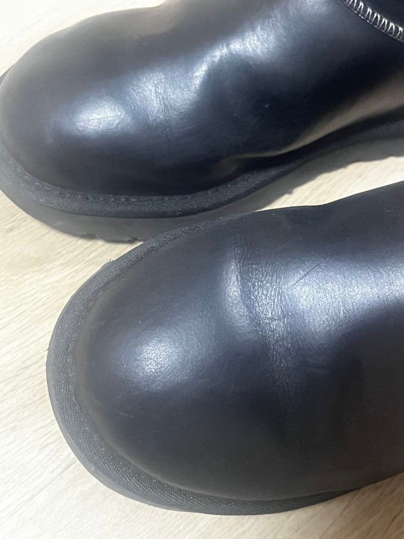 【UGG】Classic Ultra Mini LTHR Regen ブーツ