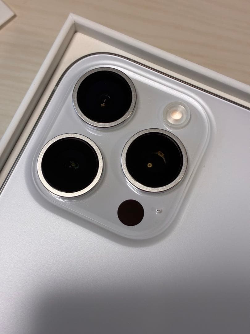 iPhone16ProMax256ホワイトバッテリー100新品フィルム他おまけ付