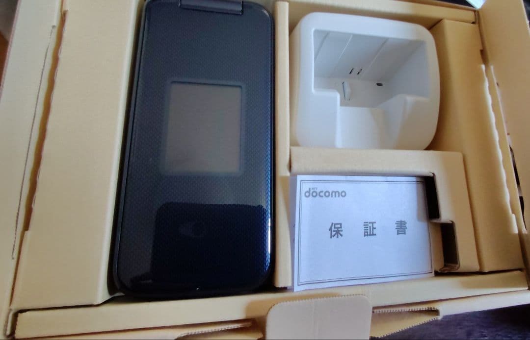 S*l様 【DOCOMO　最新機種】らくらくホン F-41F ネイビーです