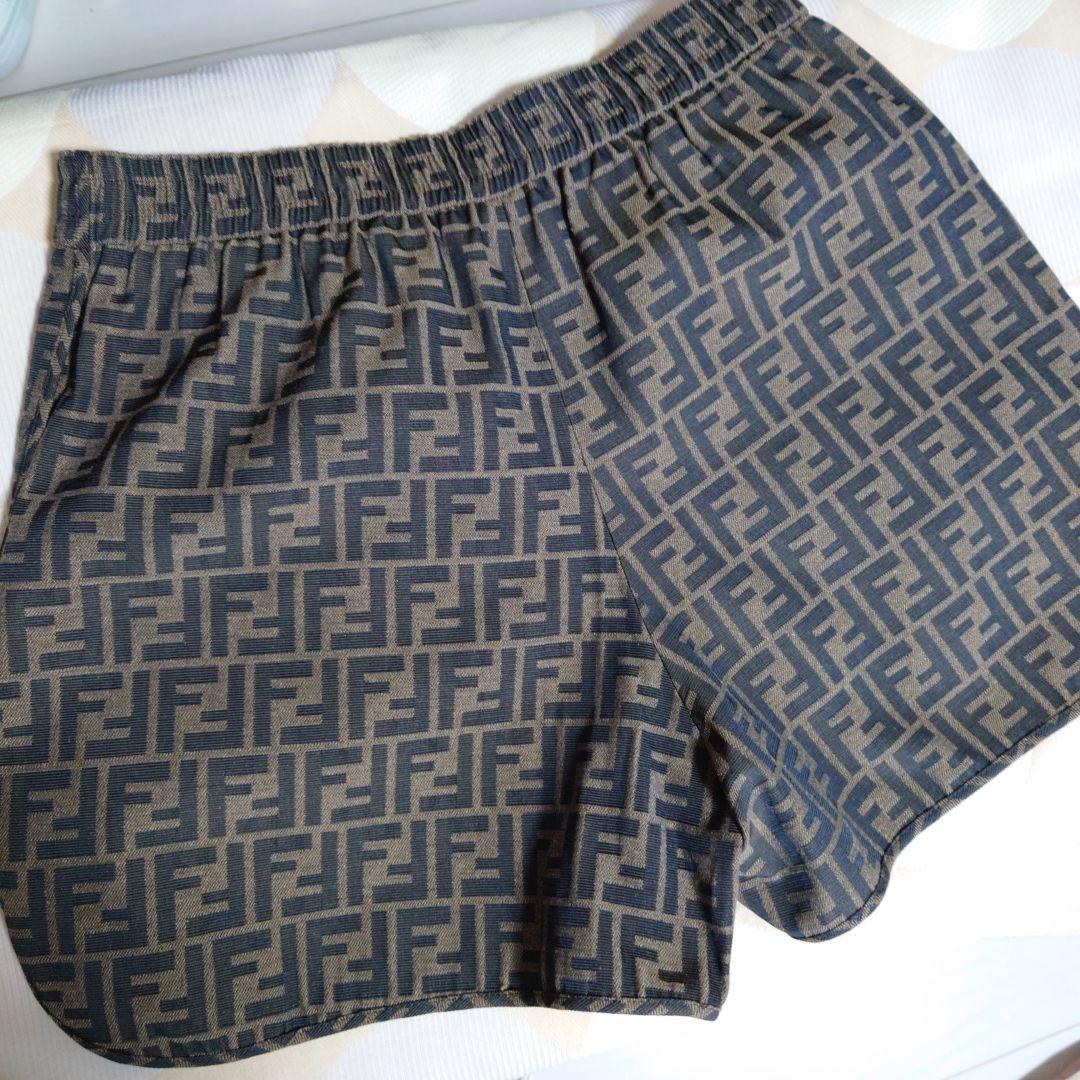 FENDI　ロゴショートパンツ　ブラウン・ベージュ