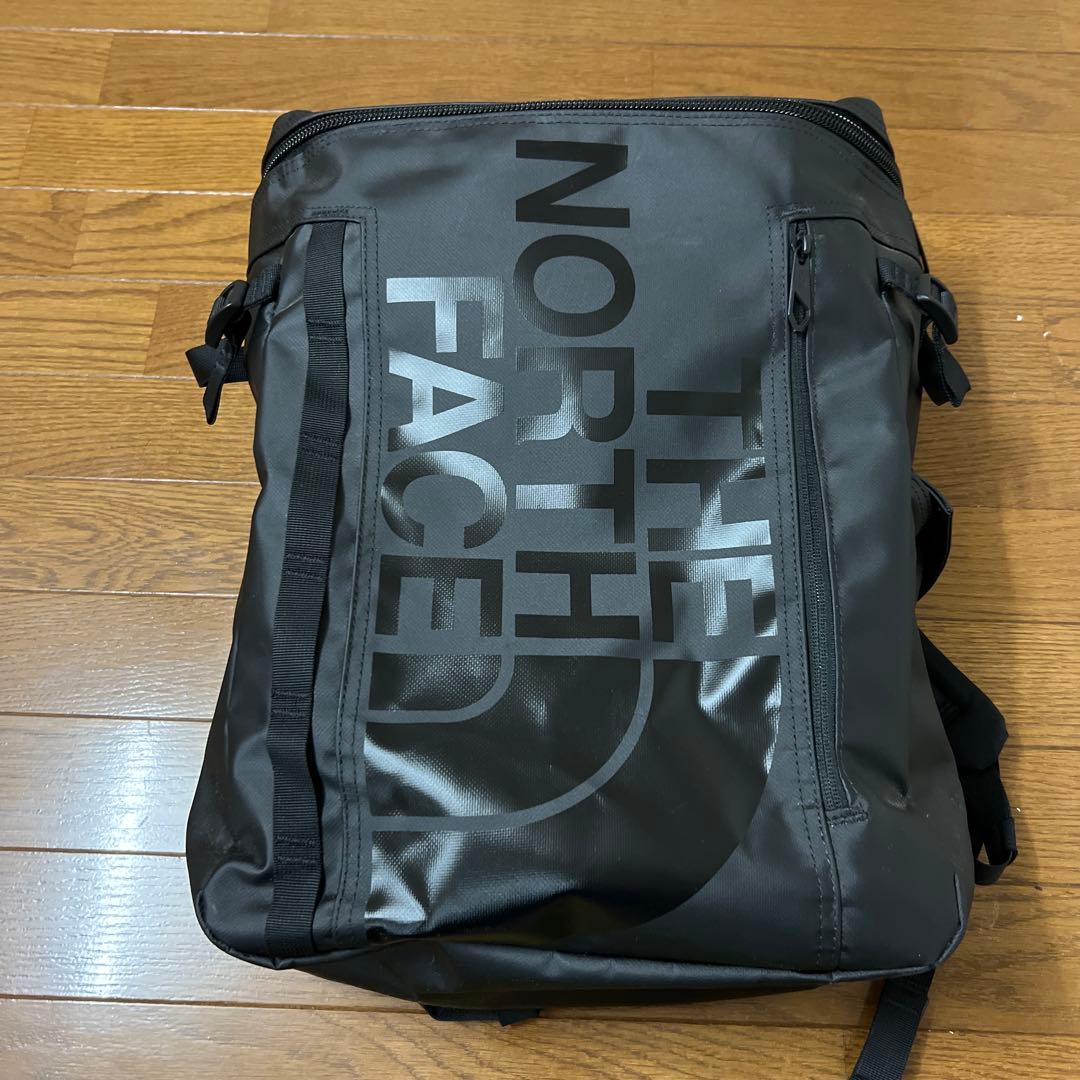 ノースフェイスリュック 30L バックパック ブラック　大容量　ヒューズボックス