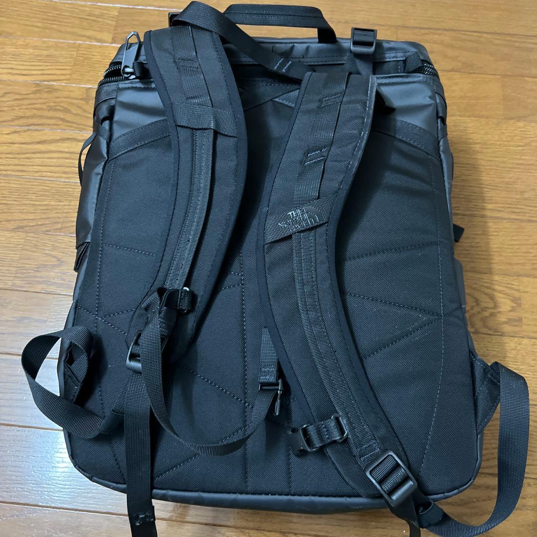 ノースフェイスリュック 30L バックパック ブラック　大容量　ヒューズボックス