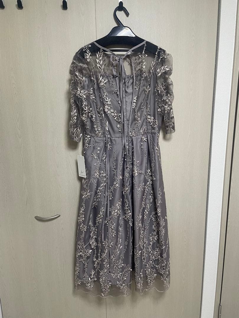 グレー刺繍入りミディ丈ドレス M
