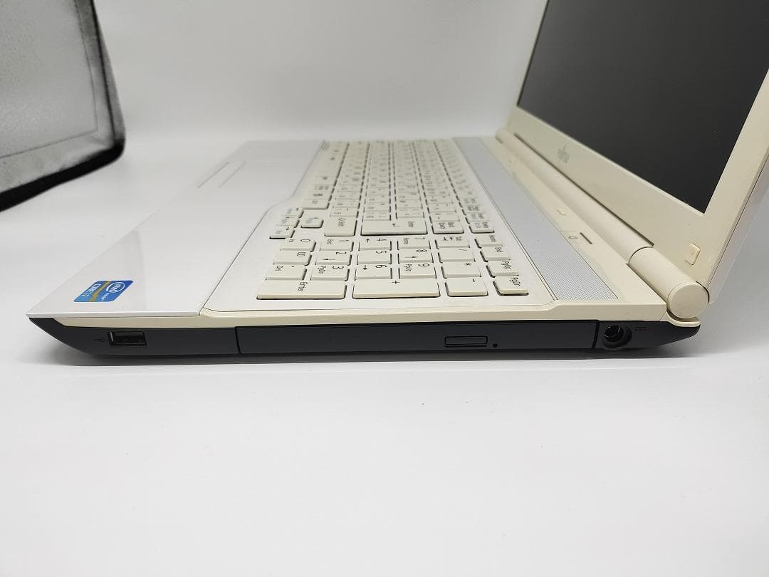 【FUJITSU】爆速Core i7/新品SSD128GBノートパソコン C11