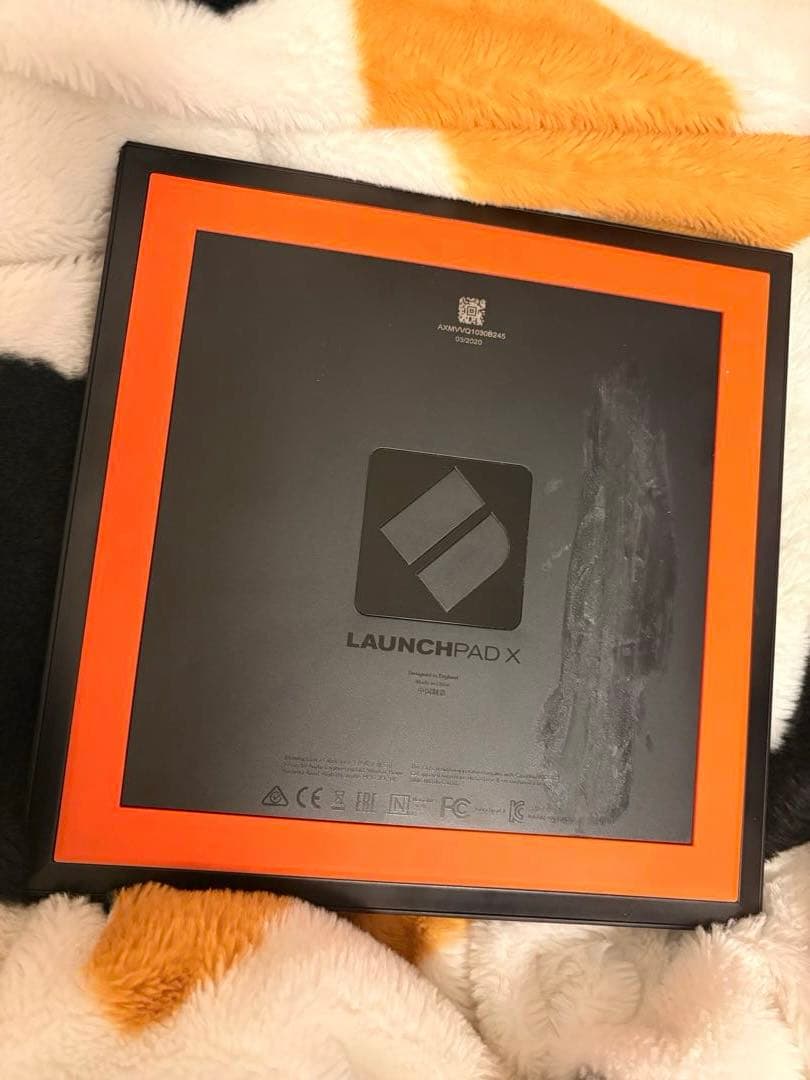 Novation LAUNCHPAD X MIDIコントローラー　中古