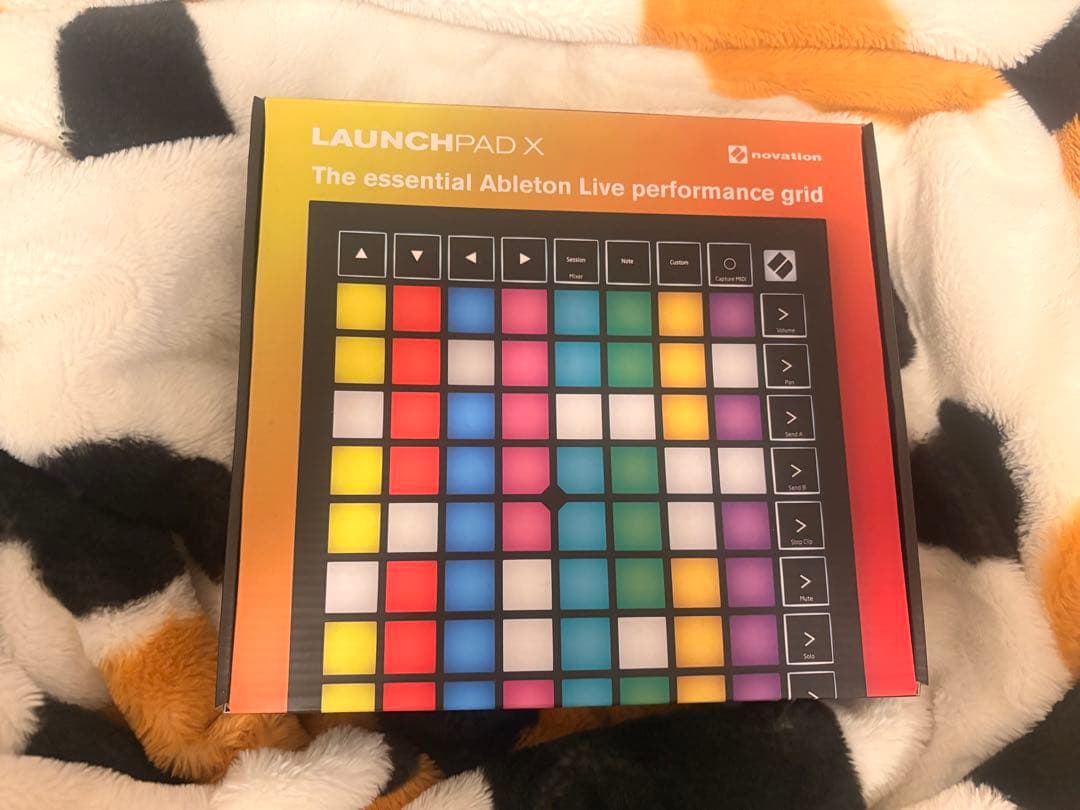Novation LAUNCHPAD X MIDIコントローラー　中古