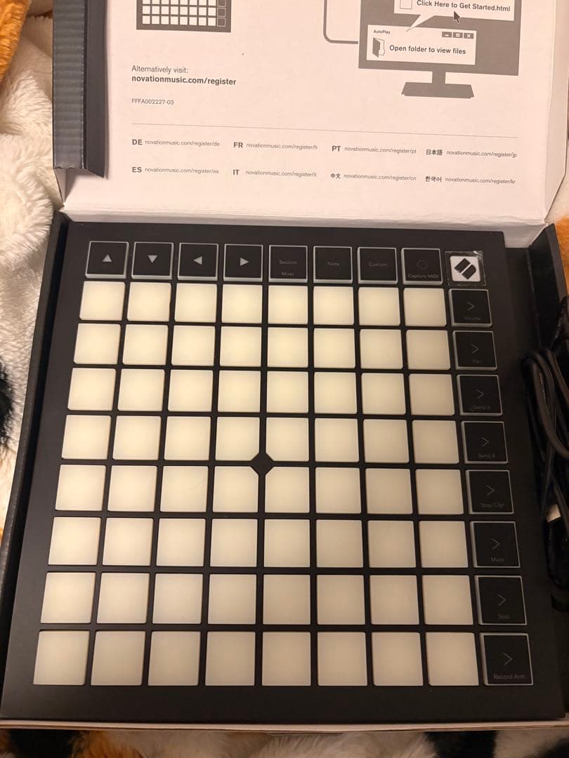 Novation LAUNCHPAD X MIDIコントローラー　中古