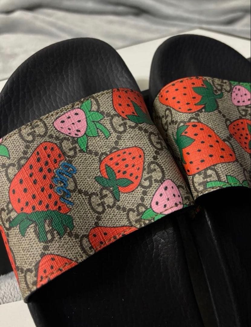 GUCCI グッチ GGスプリーム ストロベリー サンダル