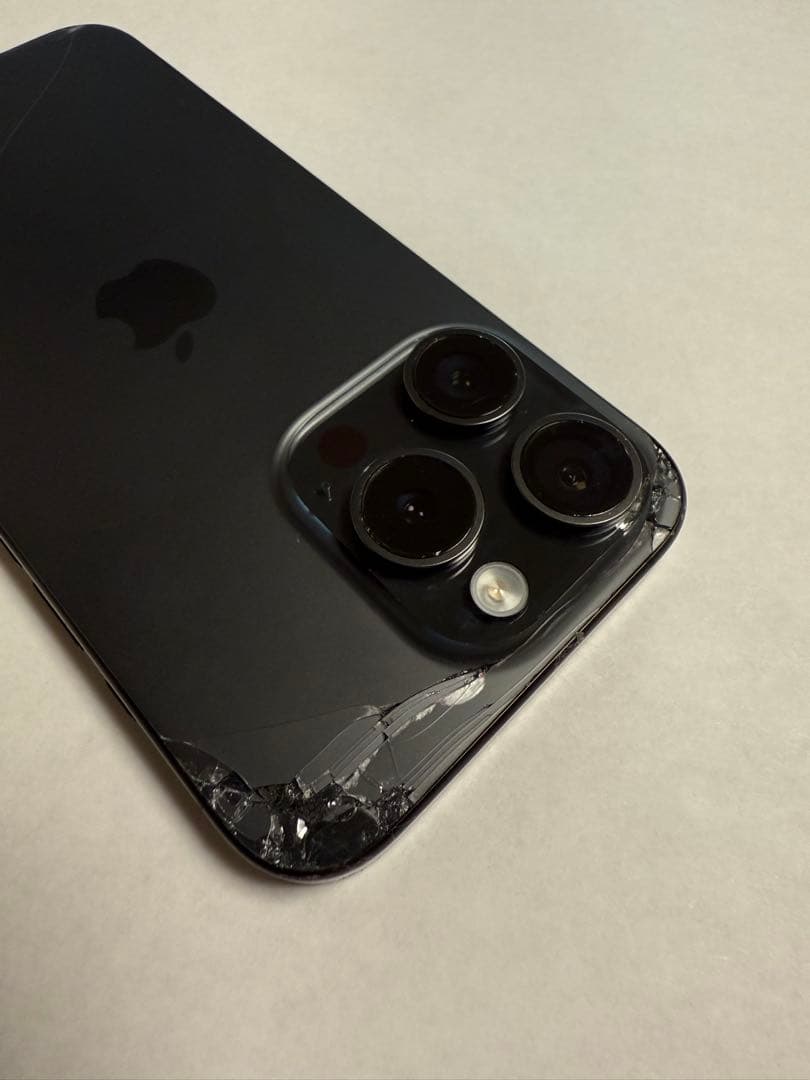 iPhone15pro 256GB 本体 ジャンク品　画面割れ　背面割れ