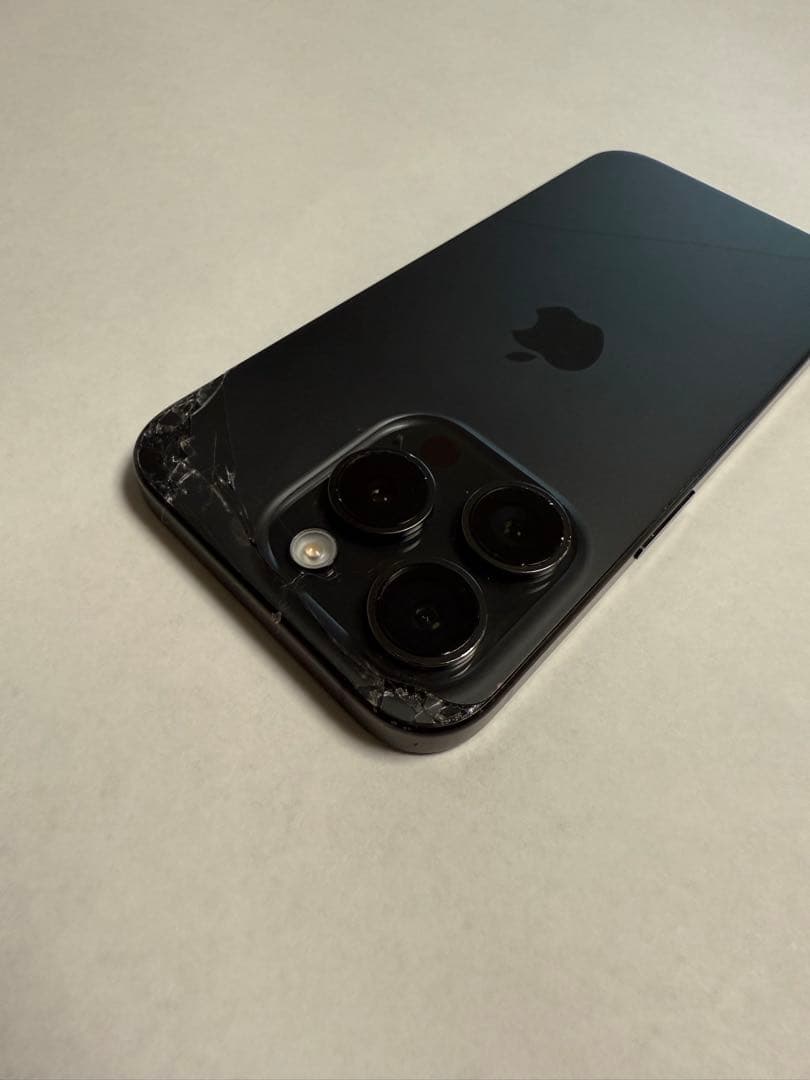 iPhone15pro 256GB 本体 ジャンク品　画面割れ　背面割れ