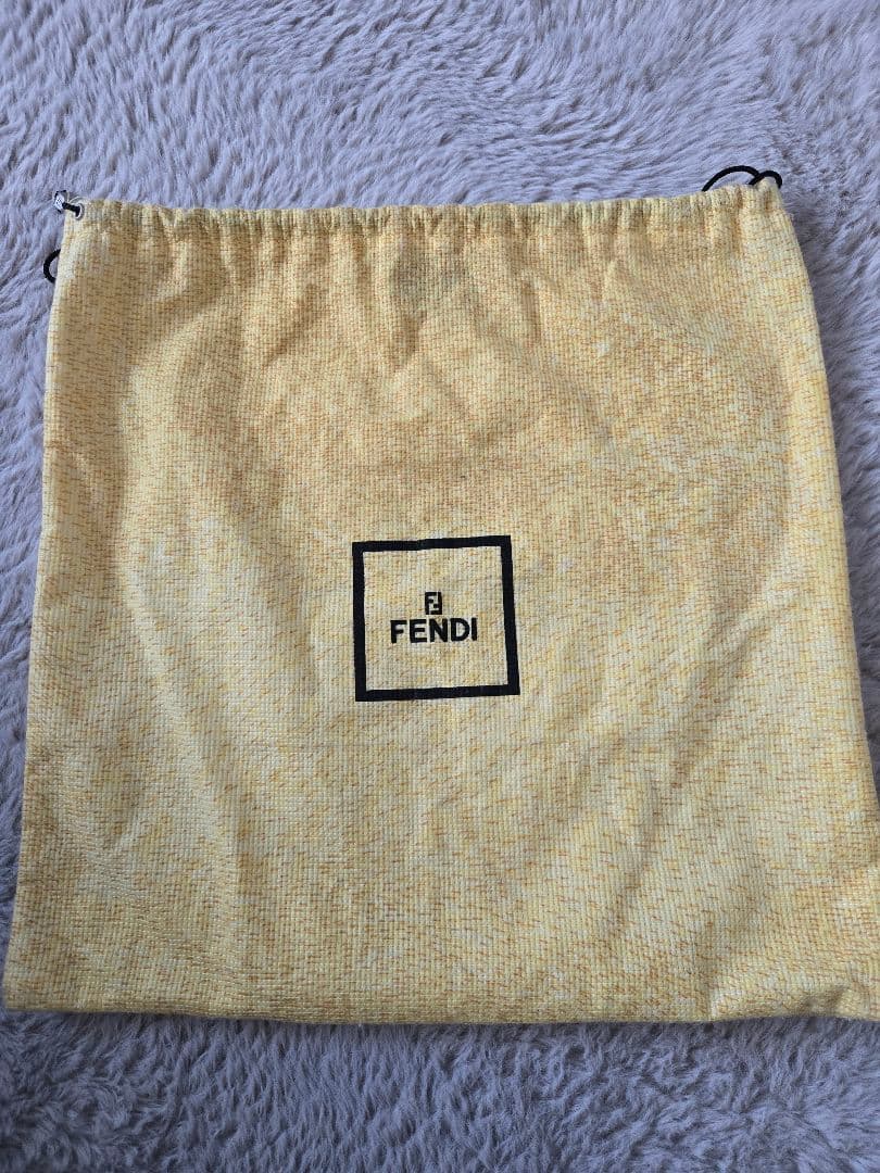 FENDI マンマバケット ハーフムーン ズッカ柄 ショルダーバッグ