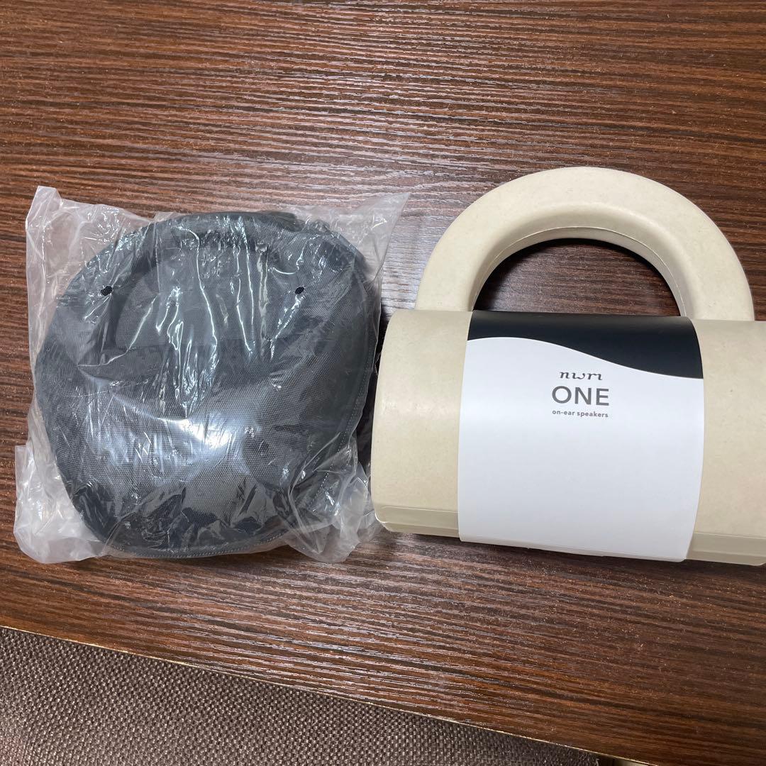 nwm ONE オンイヤースピーカー ホワイト　ケース付き