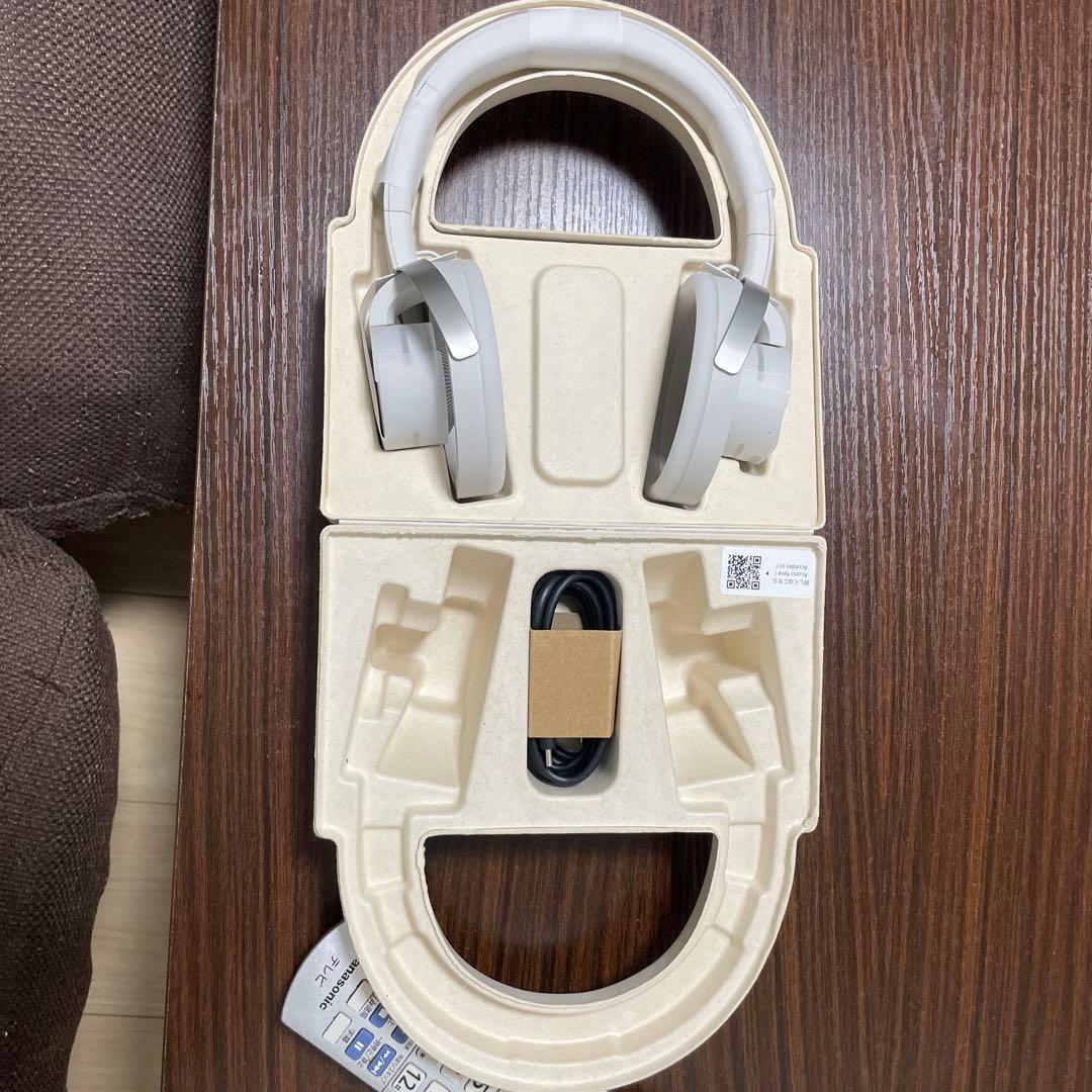 nwm ONE オンイヤースピーカー ホワイト　ケース付き