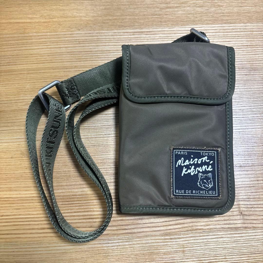 maison kitsuné オリーブ サコッシュ