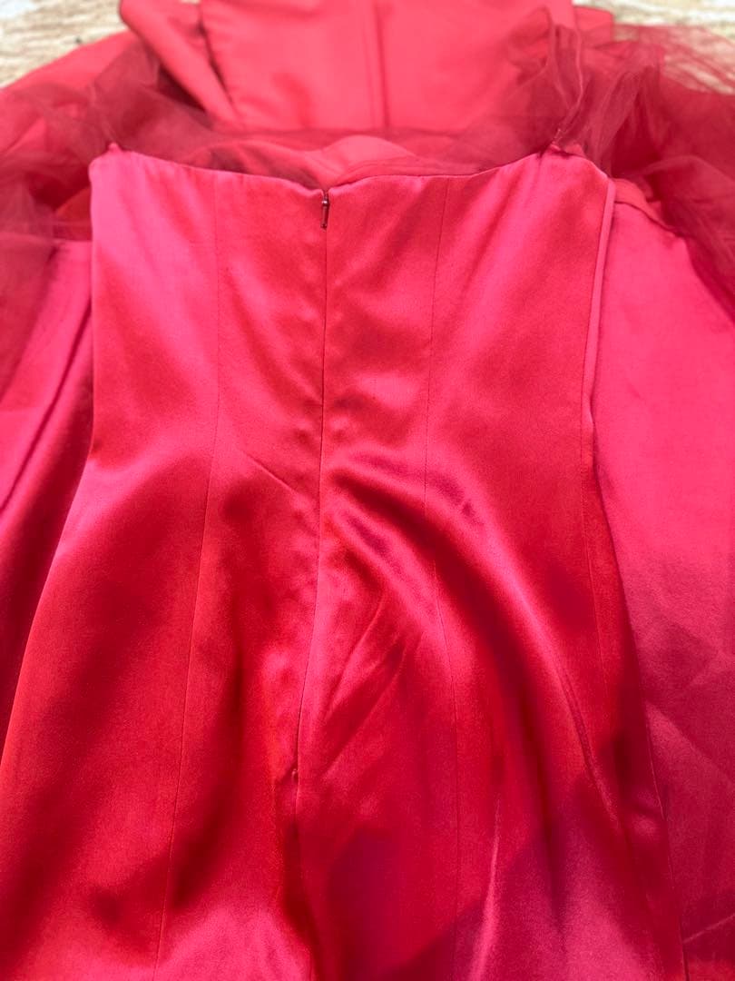 赤 サテン マーメイドラインドレス 透け感のある長袖 ビーズ付き