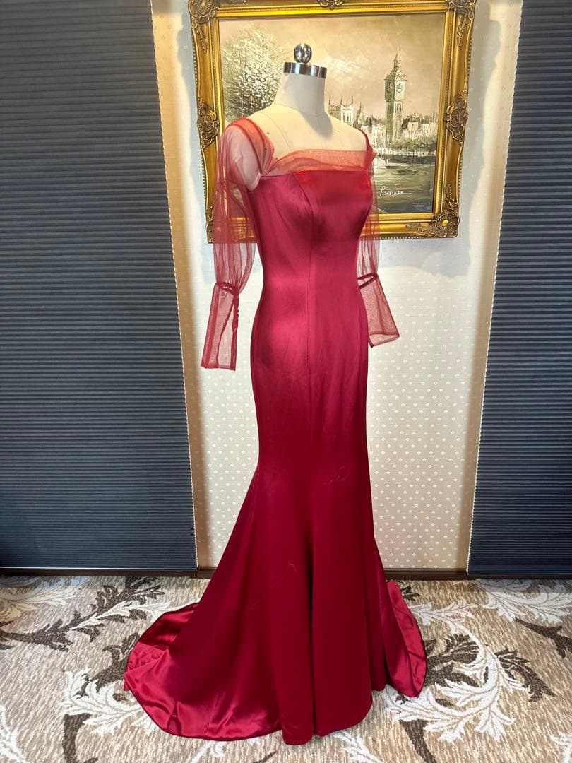 赤 サテン マーメイドラインドレス 透け感のある長袖 ビーズ付き