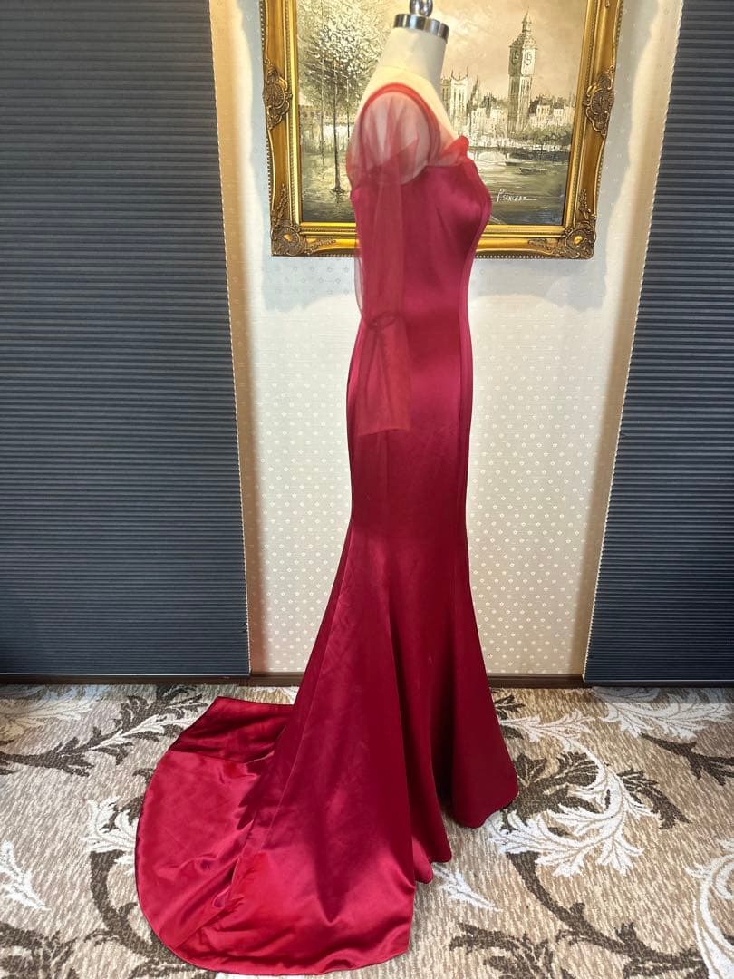 赤 サテン マーメイドラインドレス 透け感のある長袖 ビーズ付き