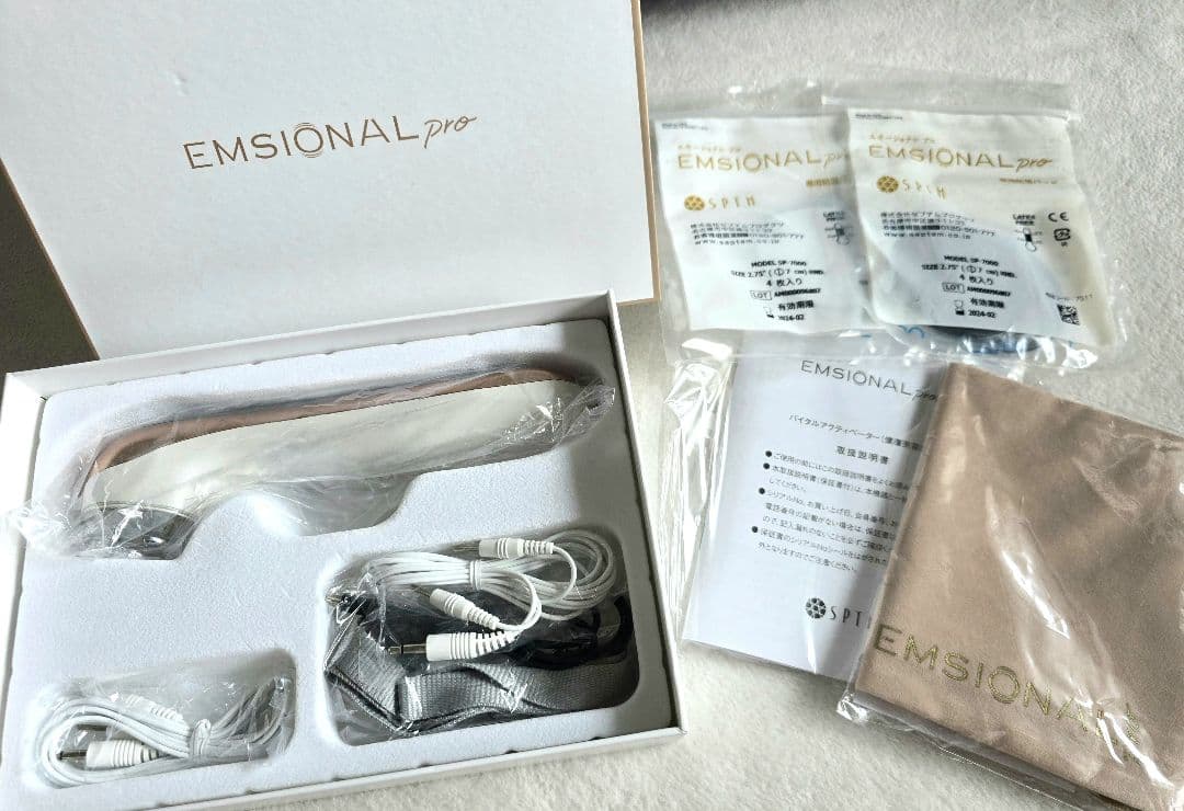 SaleセプテムエモーショナルプロEMS美顔器⬜超美品⬜　新品パッド6枚付き