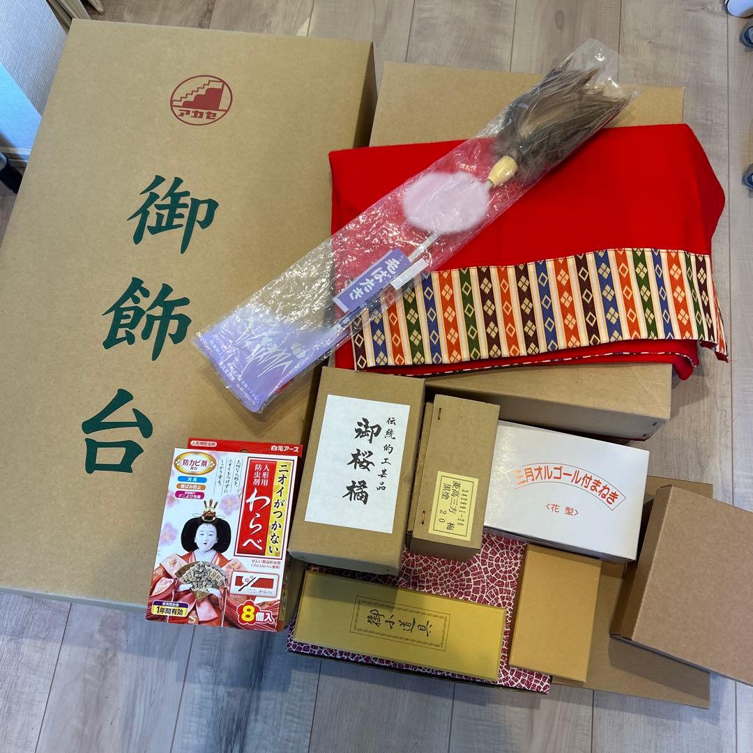 【まろん】 雛人形三段飾り一式　名入れオルゴール　お供え台 説明書付き