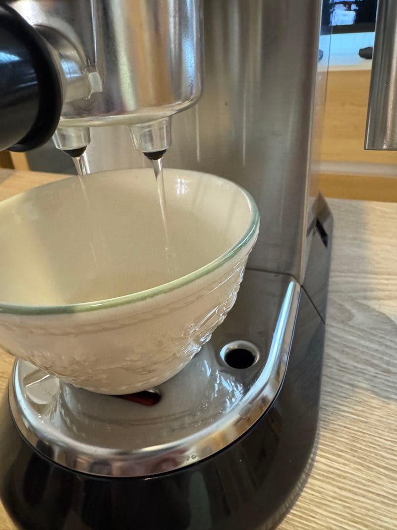 DeLonghiエスプレッソ・カプチーノメーカー EC680M 本体と付属品