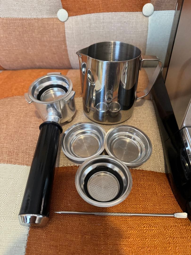 DeLonghiエスプレッソ・カプチーノメーカー EC680M 本体と付属品