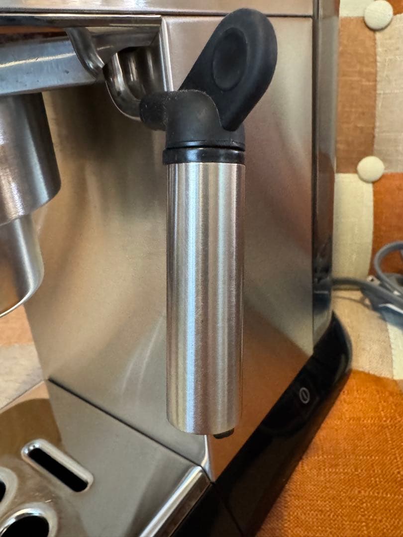 DeLonghiエスプレッソ・カプチーノメーカー EC680M 本体と付属品