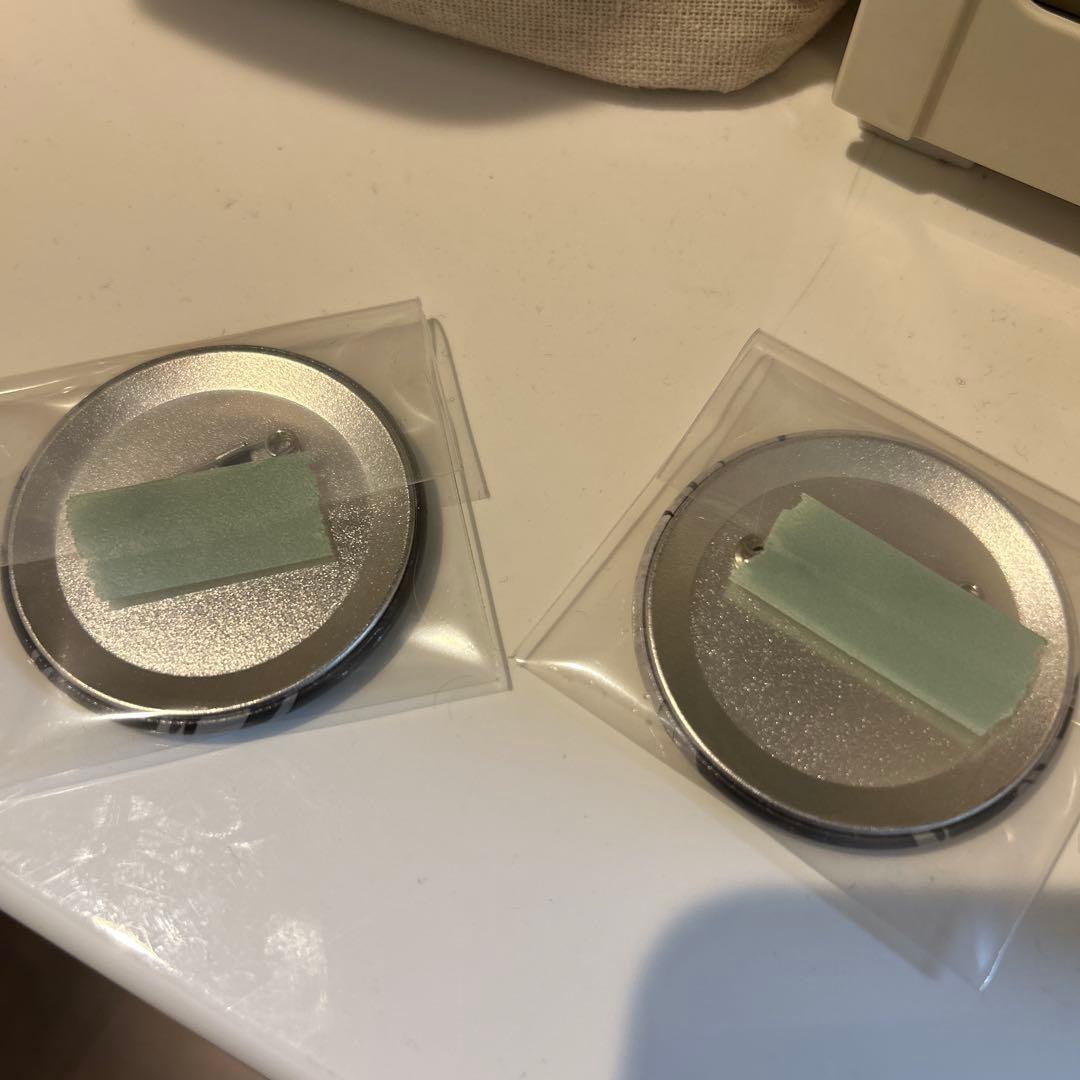 呪術廻戦モノクロ缶バッチ