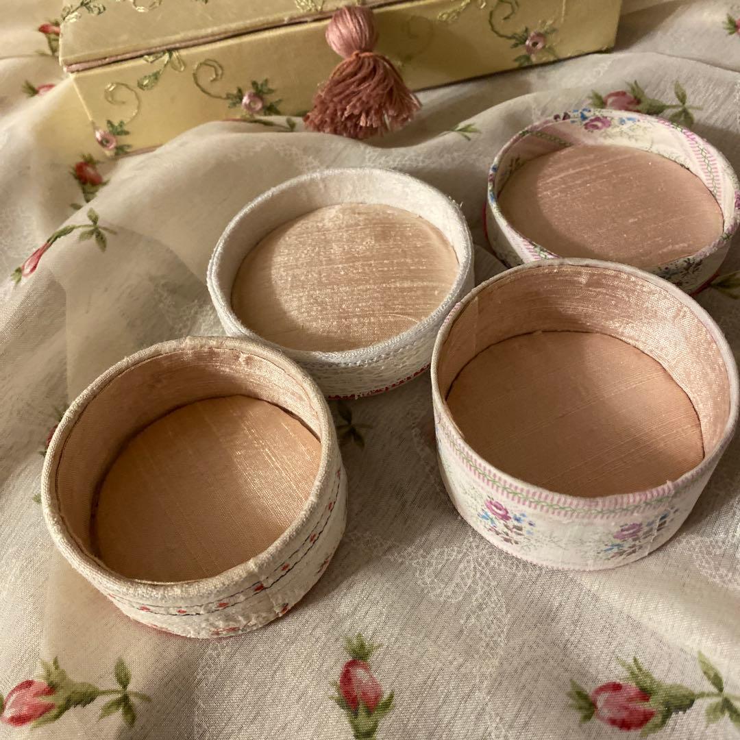 ご確認用です。 フランス刺繍生地のカルトナージュ＆円形カルトナージュ2点