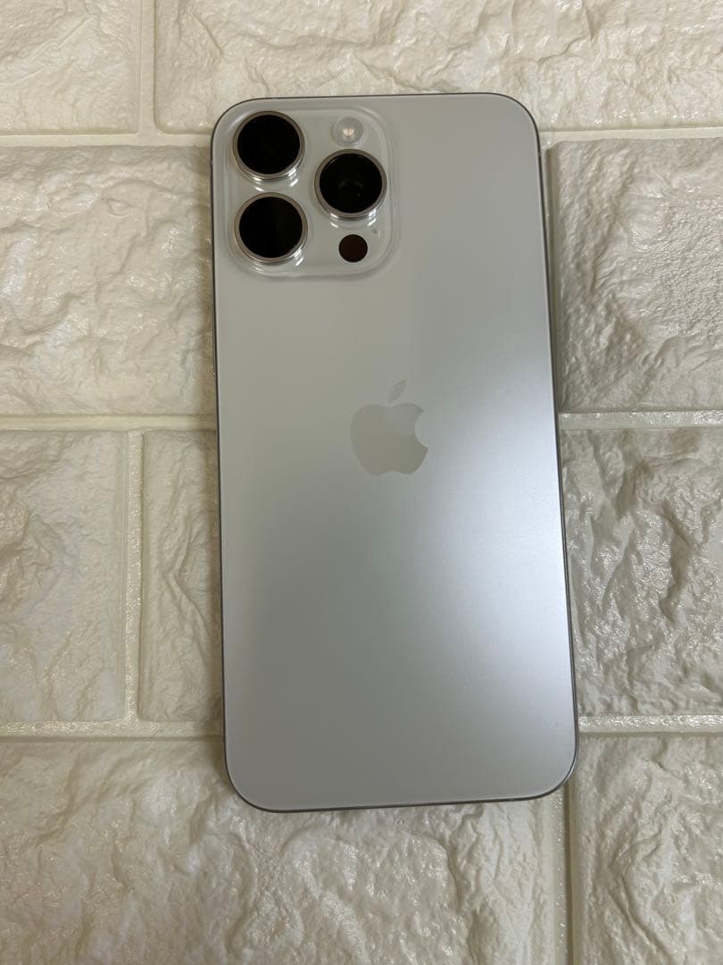 iPhone15Pro Max ホワイトチタニウム新品交換済み
