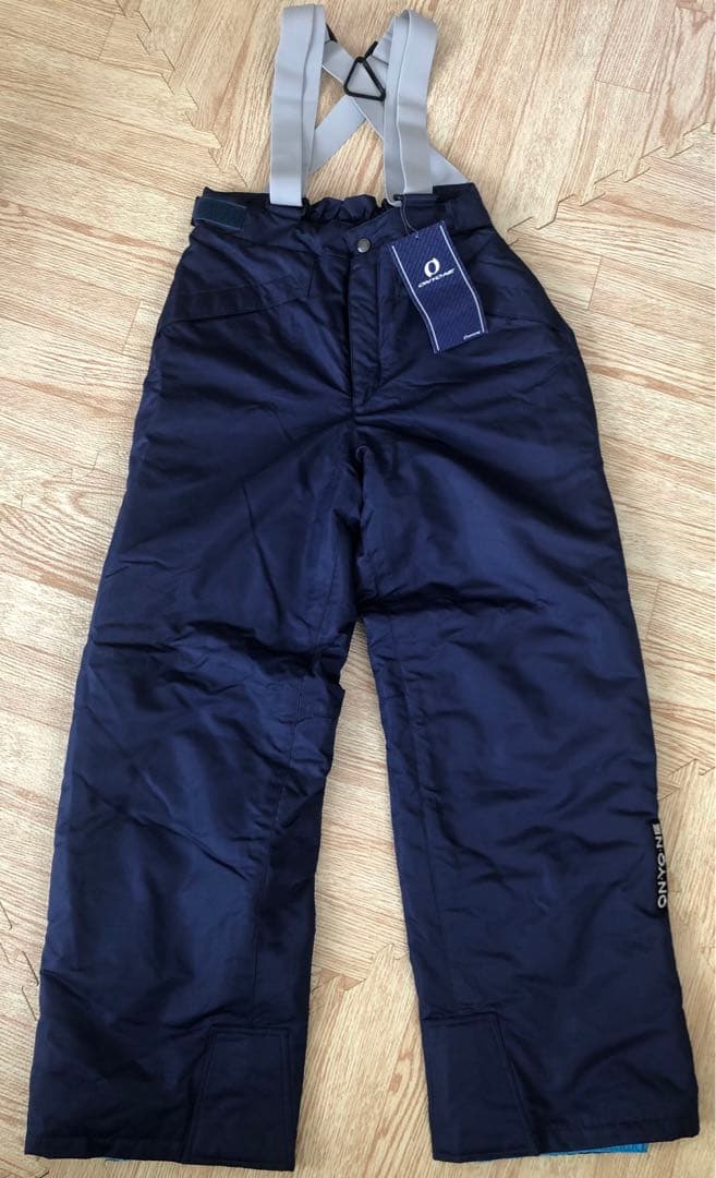 新品　ONYONE オンヨネ スキーウェア 160cm スノボウェア