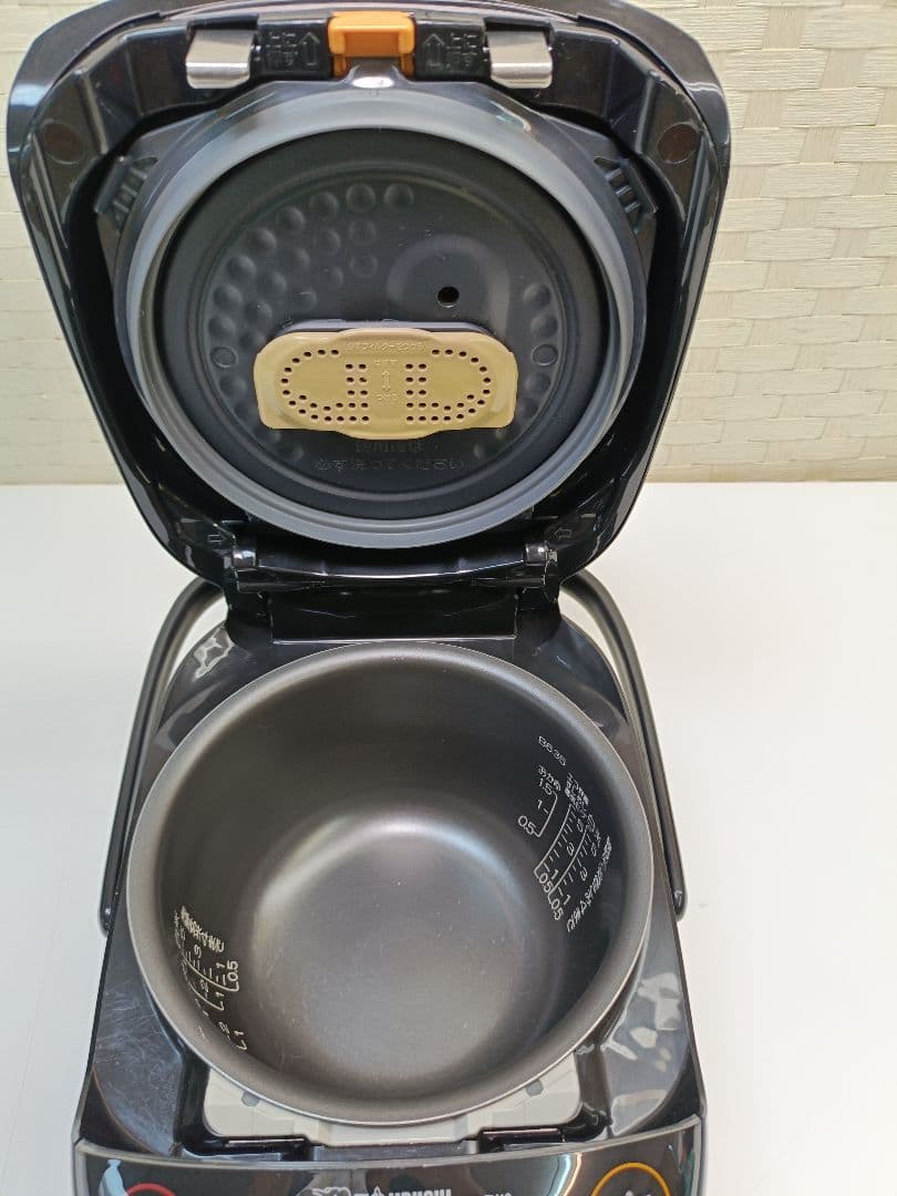 象印 圧力IH炊飯ジャー 極め炊き 5.5合 NP-ZX10 23年製