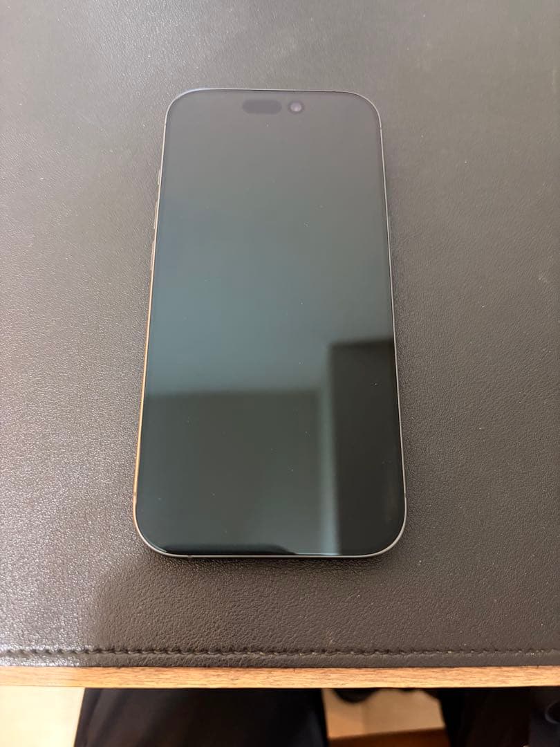 【ほぼ新品】iPhone17:256GB(ケース・ストラップ付き)