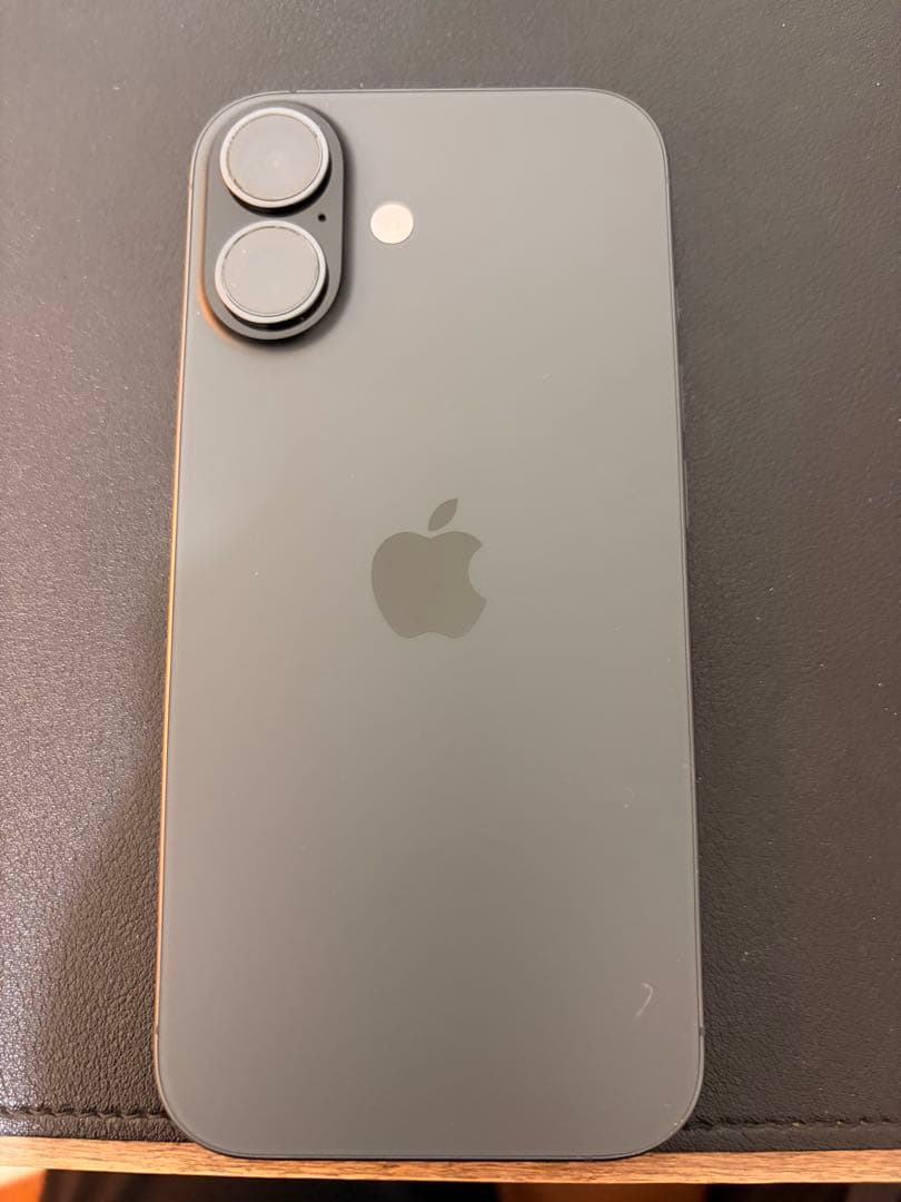【ほぼ新品】iPhone17:256GB(ケース・ストラップ付き)